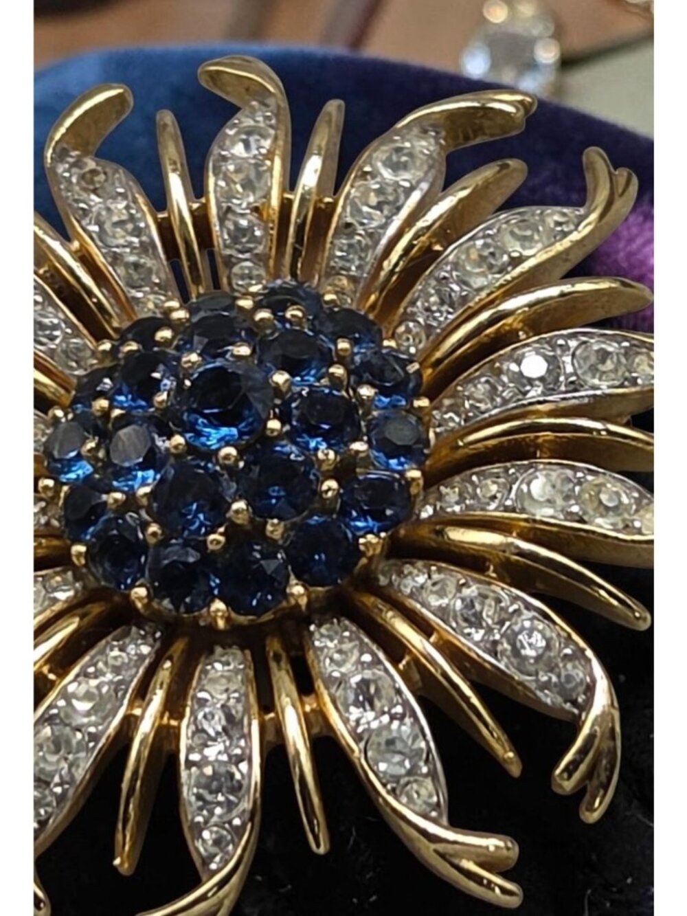 Vintage Crown Trifari Alfred Philippe Blue Crystal Chrysanthemum Flower Brooch - Picture 8 of 16